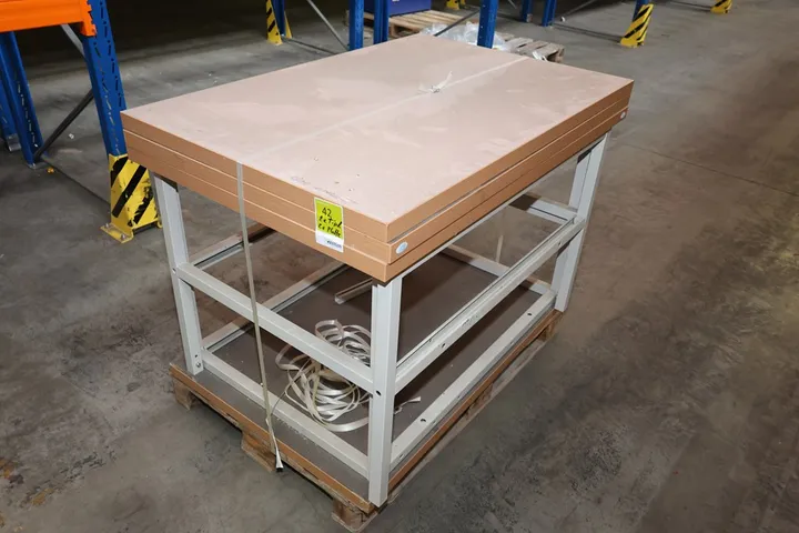2 x Arbeitstisch 2 x Platte Tischmaß: 120 x 80 x 75 cm